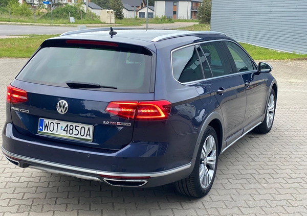 Volkswagen Passat cena 82900 przebieg: 220000, rok produkcji 2016 z Gryfice małe 781
